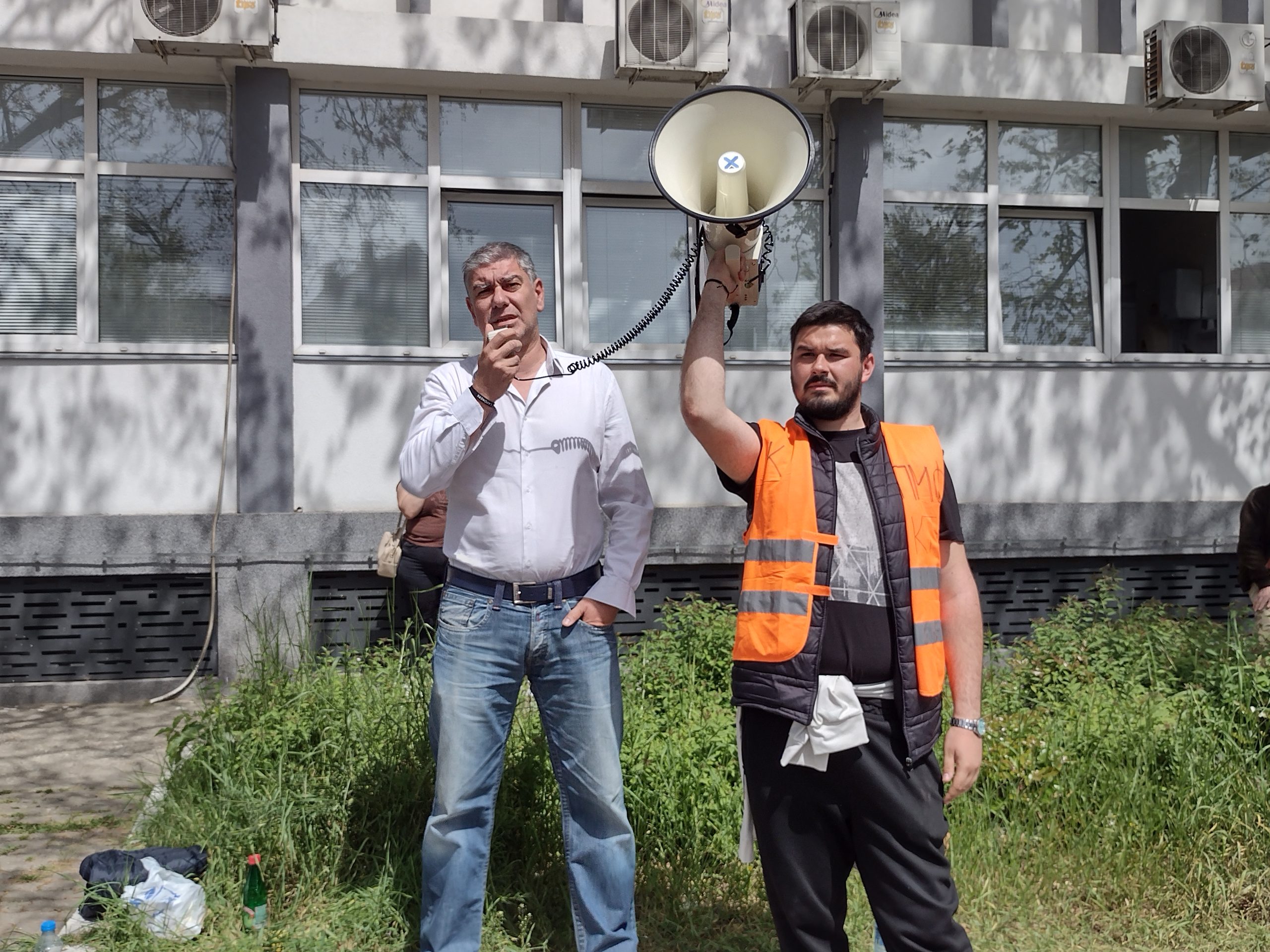 Finalni udar na sve neistomišljenike i „nepodobne”: Smena doktora Vladimira Zdravkovića na Klinici za kardiologiju u UKC Kragujevac 2 Finalni udar na sve neistomišljenike i „nepodobne”: Smena doktora Vladimira Zdravkovića na Klinici za kardiologiju u UKC Kragujevac 5