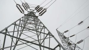 Visokonaponski prenosni sistem Srbije je siguran i stabilan, a uprkos lošim vremenskim prilikama nije bilo ispada elemenata visokonaponske prenosne mreže koji bi uticali na snabdevanje stanovništva električnom energijom, rekli su iz Elektromreže Srbije (EMS) za Danas.