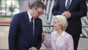 Energetska situacija u Srbiji nastavlja da se pogoršava, a Beograd očekuje moguće uvođenje sekundarnih sankcija bankarskom sektoru u uslovima krize NIS-a, prenosi TASS izjavu predsednika Srbije Aleksandra Vučića nakon razgovora sa predsednicom Evropske komisije Ursulom fon der Lajen i predsednikom Evropskog saveta Antoniom Koštom u Briselu.