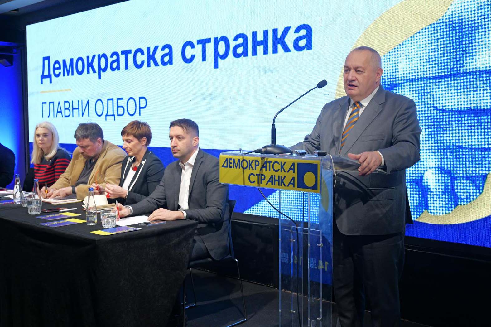 Previranja u DS: Šta o napuštanju kaže profesor Jovančićević, a šta je odgovor iz stranke? 2 Previranja u DS: Šta o napuštanju kaže profesor Jovančićević, a šta je odgovor iz stranke? 2