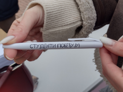 Ko tebe pecivom, ti njega čokoladicom: Reporter Danasa na studentskom štandu u Kragujevcu 3