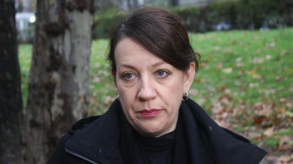 Ko je Jelena Jerinić, narodna poslanica Zeleno-levog fronta, koja je podnela ostavku? 10