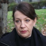 Ko je Jelena Jerinić, narodna poslanica Zeleno-levog fronta, koja je podnela ostavku? 10