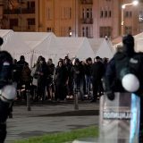 Pristalice vlasti okupljaju se u Ćacilendu pred šetnju studenata do Predsedništva 4