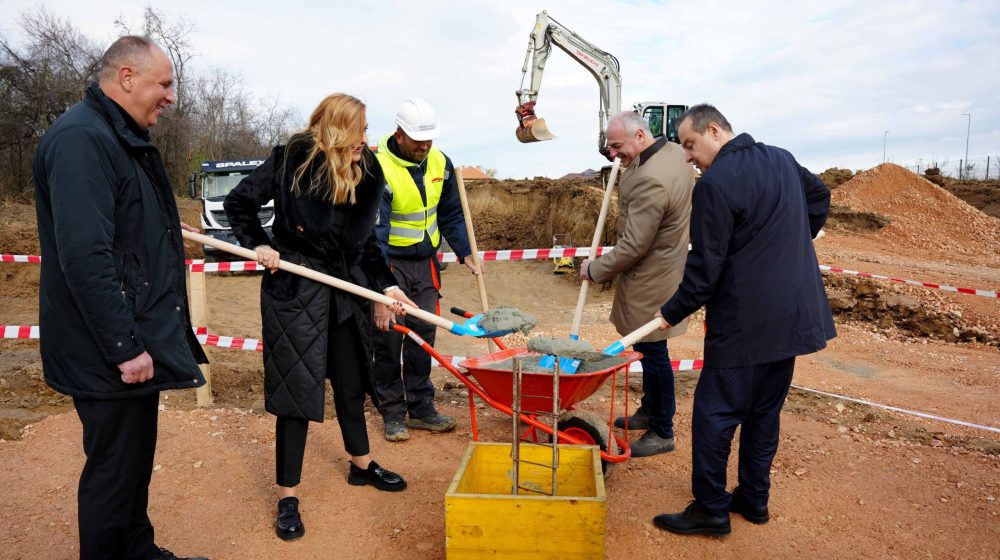 Dačić položio kamen temeljac buduće zgrade Policijske stanice Lazarevac (FOTO) 10