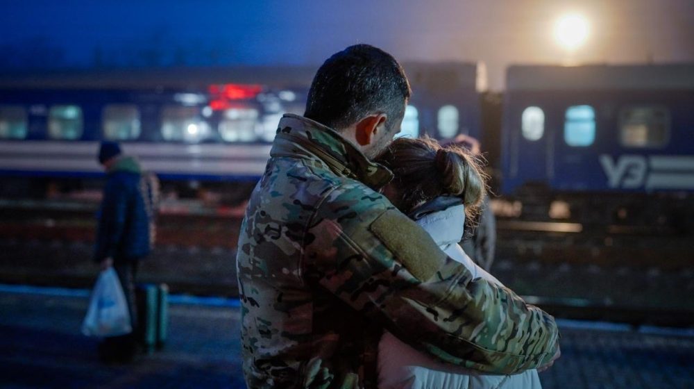 'Nema vremena za suze': Ukrajinke 'ljubavnim vozom' idu na front da vide muževe 8