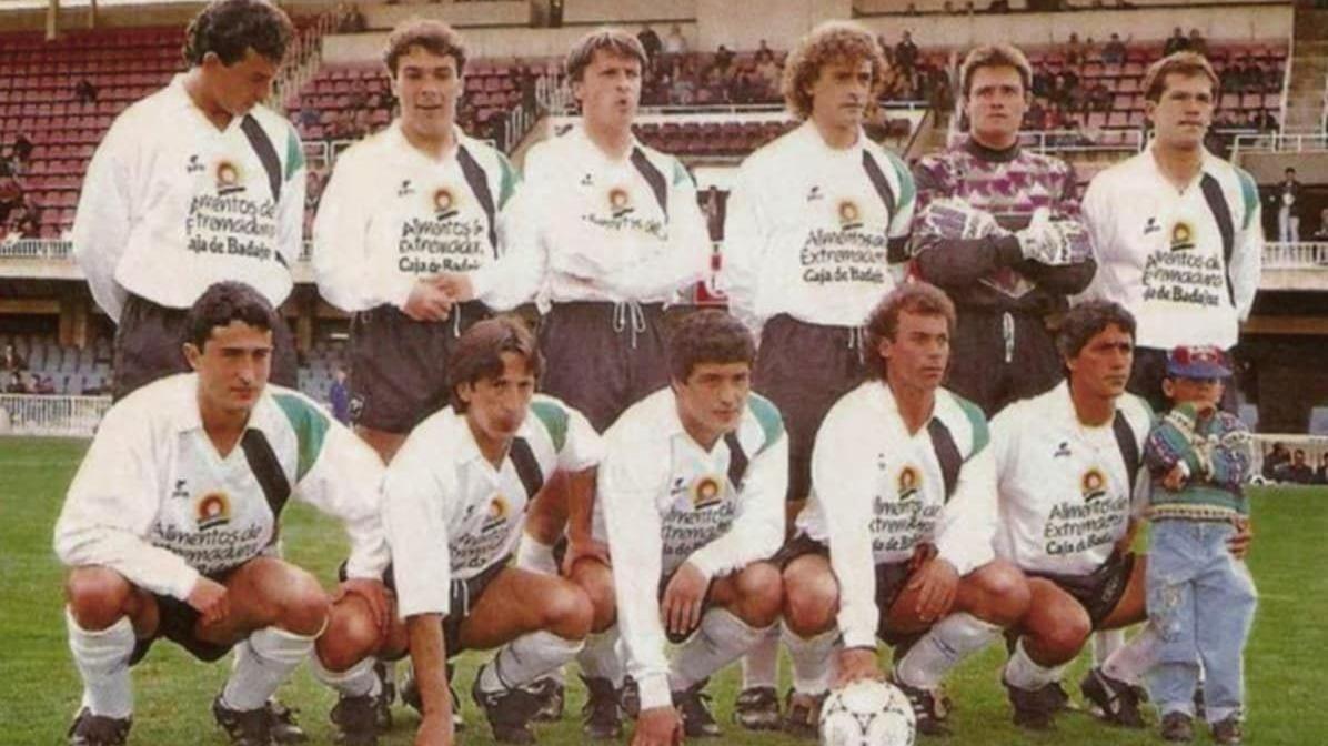 Zaboravljeni as srpskog fudbala koga pamte po golu Barseloni 5 Josip Višnjić u dresu španske Meride (prvi s leva)