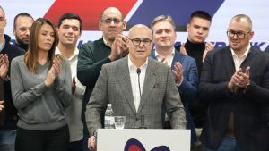 Fotografija kojom je SNS namerno ubola prst u oko javnosti 16