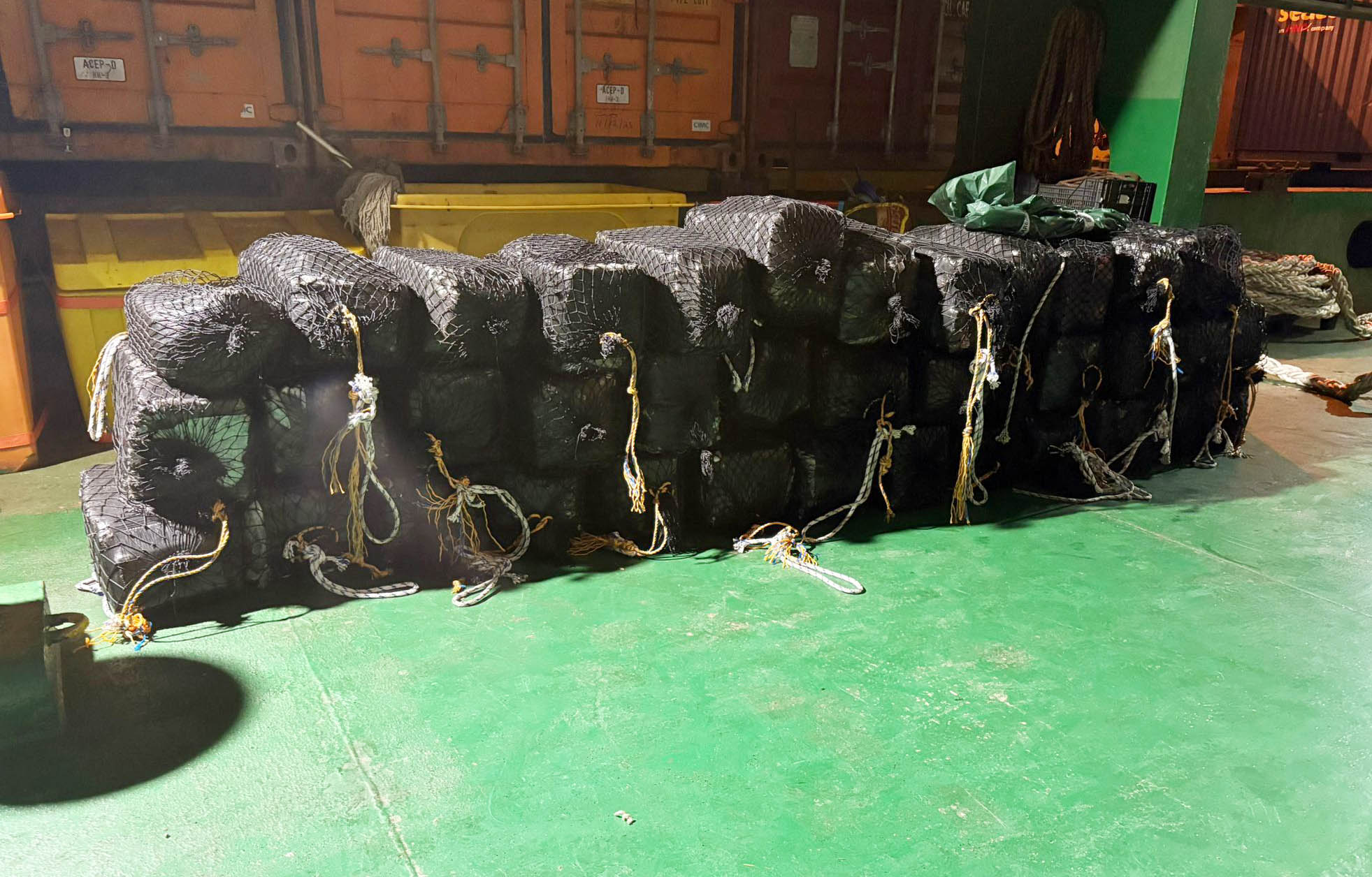 Zbog tone kokaina u Španiji uhapšeno 17 osoba, među njima i osam državljana Srbije 2 Zbog tone kokaina u Španiji uhapšeno 17 osoba, među njima i osam državljana Srbije 2