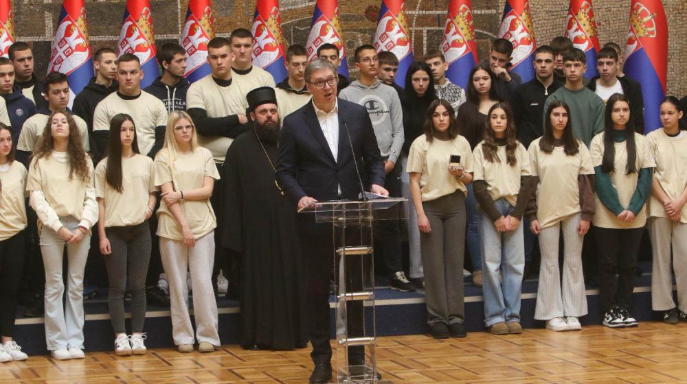 Šta je predsednik Srbije poručio učenicima iz Vukovara? 7