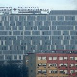 Studenti Medicinskog fakulteta očistili prilaze klinikama UKC: "Gospodi direktorima poručujemo da uživaju, neće još dugo" 4