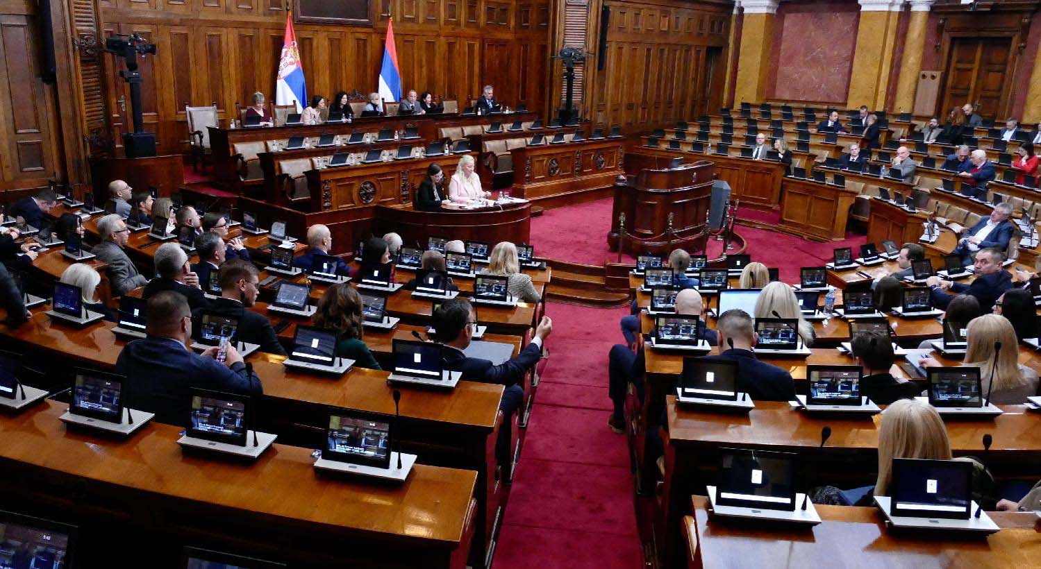 Da li je Trampov sin još u aprilu rekao Vučiću da porodica odustaje od gradnje: Šta su sve poslanici danas pitali Vladu? 2