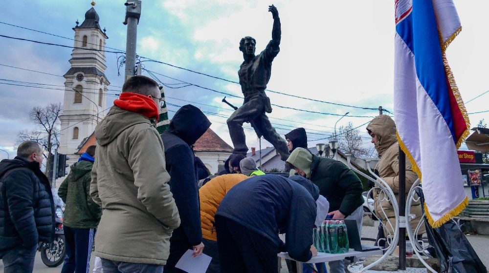 UŽIVO Studenti u akciji skupljanja potpisa za izbore: Odziv građana prevazišao očekivanja studenata, potpise dali i članovi SPS-a (FOTO/VIDEO) 7