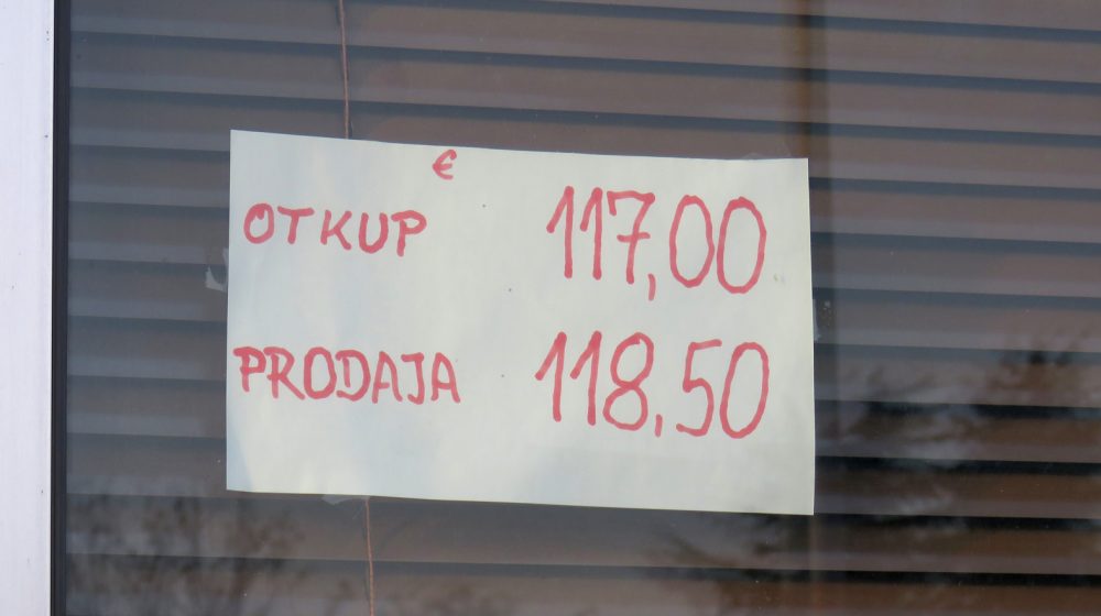 Šta za kurs evra znači ukidanje provizije od jedan odsto menjačnicama? 11