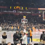 Uzivo: Arena se puni, pocela navijačka prepucavanja zbog Vučića 3