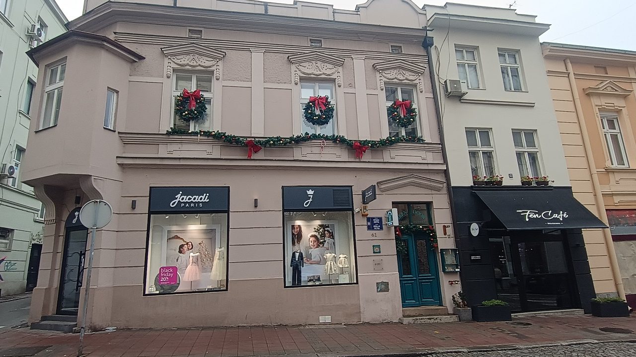 Novogodišnja prodajna izložba „Umetnost na dar“ 2025 u Galeriji Green Door