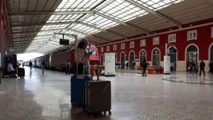 Portugal je ovog četvrtka paralizovan opštim štrajkom koji je izazvao ogromne poremećaje u saobraćaju, aerodromima, bolnicama, školama i drugim javnim službama.