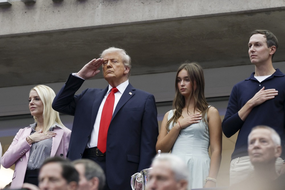 Od Srbije preko Albanije do Izraela, Džared Kušner širi poslovnu imperiju: Tramp bi preko zeta mogao da postane vlasnik CNN 2 Od Srbije preko Albanije do Izraela, Džared Kušner širi poslovnu imperiju: Tramp bi preko zeta mogao da postane vlasnik CNN 2