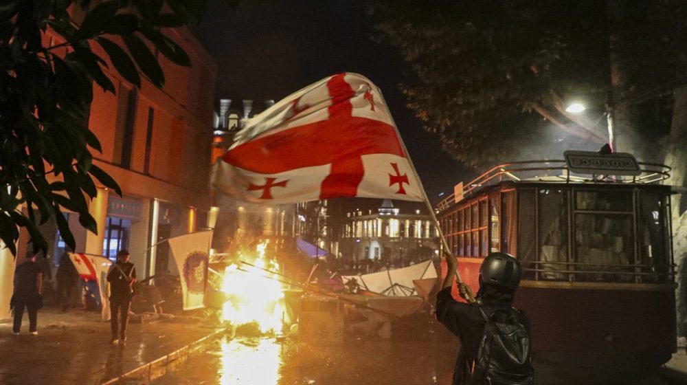 (VIDEO) "Šamar društvu": Kako je jedna fotografija sa autoritarnim liderom izazvala nove proteste u Gruziji 11