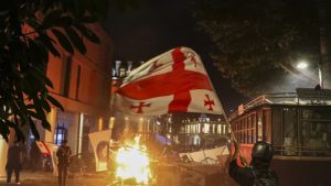 (VIDEO) "Šamar društvu": Kako je jedna fotografija sa autoritarnim liderom izazvala nove proteste u Gruziji 33