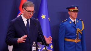 Ruski list Komersant u tekstu pod naslovom "Politička rokada u Srbiji: predsednik spreman da postane premijer" piše o najnovijim najavama Aleksandra Vučića.