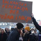 Riječka policija podnela prekršajnu prijavu protiv muškarca koji je na antifašističkom skupu nosio zastavu sa petokrakom i jugoslovenskom trobojkom 5