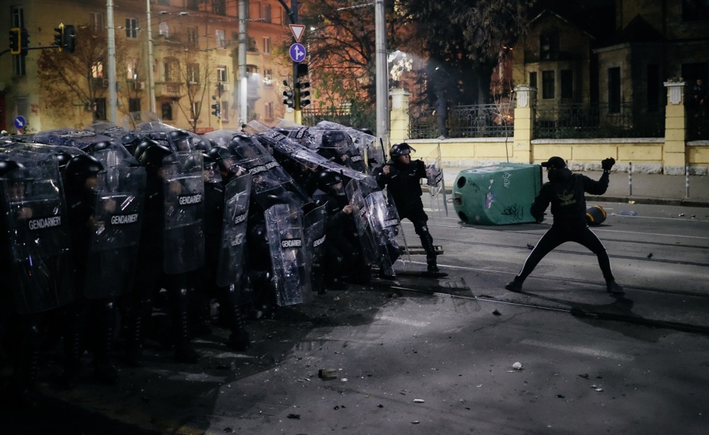 Šta se dešava u Bugarskoj: Vlada u Sofiji poklekla pod pritiskom protesta - da li će podneti ostavku? 1