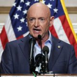 "Prvi blizanac u orbiti": Ko je Mark Keli, koji nije ustuknuo pred Trampom? 3