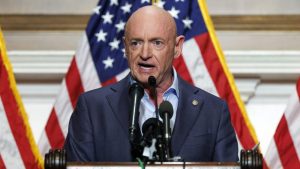 "Prvi blizanac u orbiti": Ko je Mark Keli, koji nije ustuknuo pred Trampom? 4