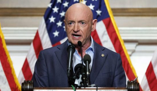 "Prvi blizanac u orbiti": Ko je Mark Keli, koji nije ustuknuo pred Trampom? 5