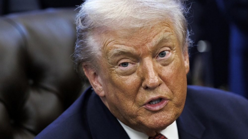 Tramp uvredio novinarku CNN-a, nazvao je „gadnom i glupom“