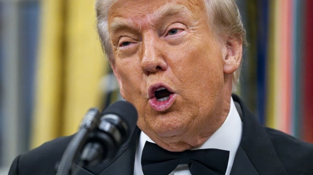 Kenedi centar, Tramp