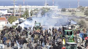 Nove blokade u Grčkoj: Nezadovoljni poljoprivrednici "zauzeli" aerodrom na Kritu i zaustavili saobraćaj na putevima i graničnim prelazima 10 Grčka, blokada, poljoprivrednici