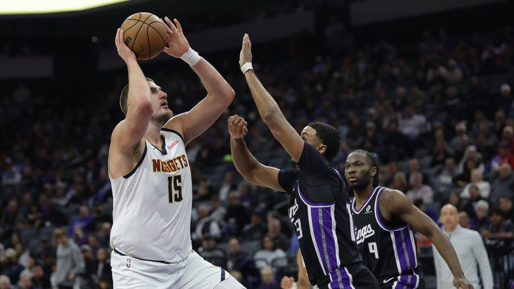 (VIDEO) Zanimljiv susret Divca i Jokića: Vlade napravio “grešku”, as Denvera morao da reaguje