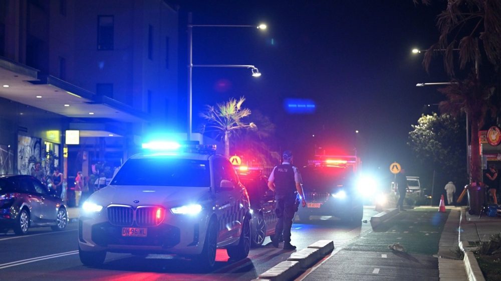 (VIDEO) Pucnjava na plaži u Sidneju: Prolaznik savladao i razoružao jednog od napadača 8