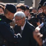 Prodemokratski hongonški tajkun proglašen krivim, preti mu doživotna kazna 7