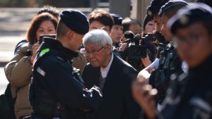 Prodemokratski hongonški tajkun proglašen krivim, preti mu doživotna kazna 25