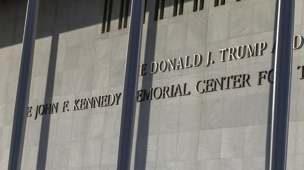 Tramp objavio zatvaranje Kenedi centra gde je Melanija promovisala film 5