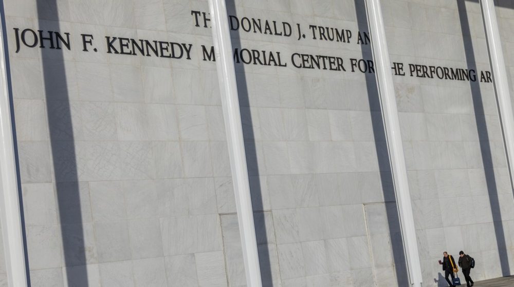 Više umetnika otkazalo nastupe zbog preimenovanja Kenedi centra u Tramp-Kenedi centar 5