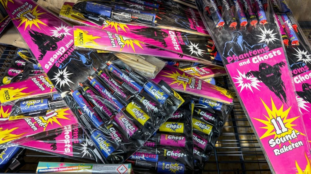 Razmislite pre nego što bacite petardu: Evo koga sve pirotehnika može da povredi 7