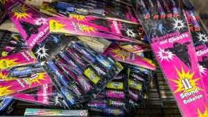 Razmislite pre nego što bacite petardu: Evo koga sve pirotehnika može da povredi 33