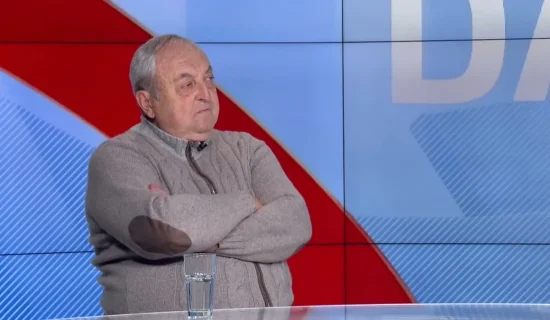 Vujović: To je Trampova poruka Vučiću - biraj da li ćeš sedeti na kineskoj gumi ili na stolici kod mene 6