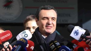 Kurti jutros u Bošnjačkoj mahali odao počast albanskom mladiću stradalom pre 25 godina tokom sukoba Srba i Albanaca 1