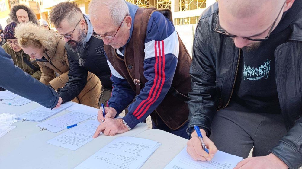 UŽIVO Studenti u akciji "Raspiši pobedu": Prikupljanje potpisa na skoro 500 lokacija, podrška i od rektora Vladana Đokića (FOTO/VIDEO) 9