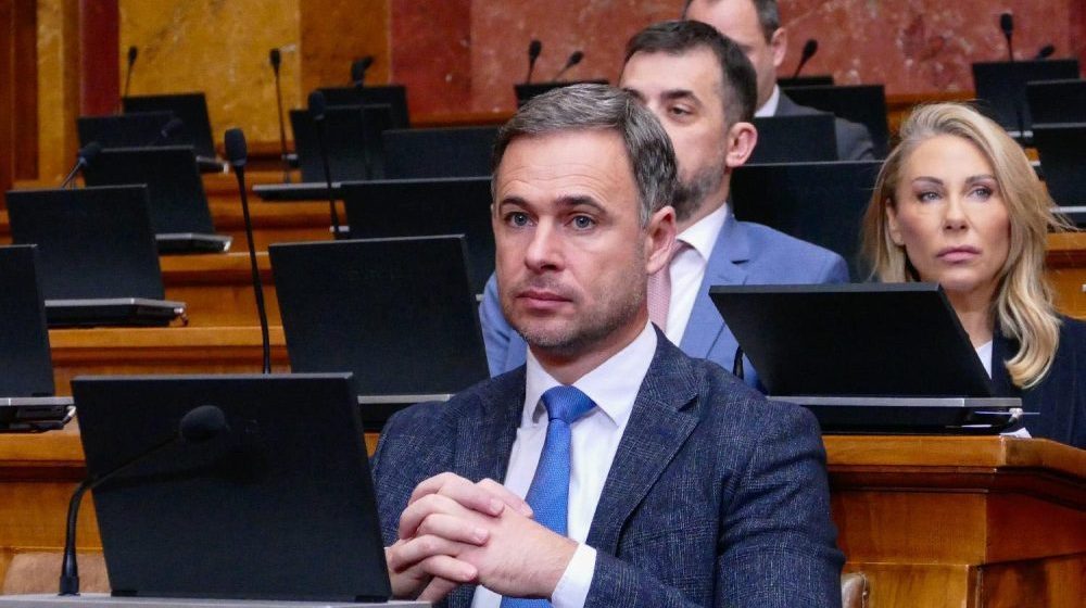 Aleksić (NPS): Macut je honorarni premijer, ne čudi što nije na sednici 1