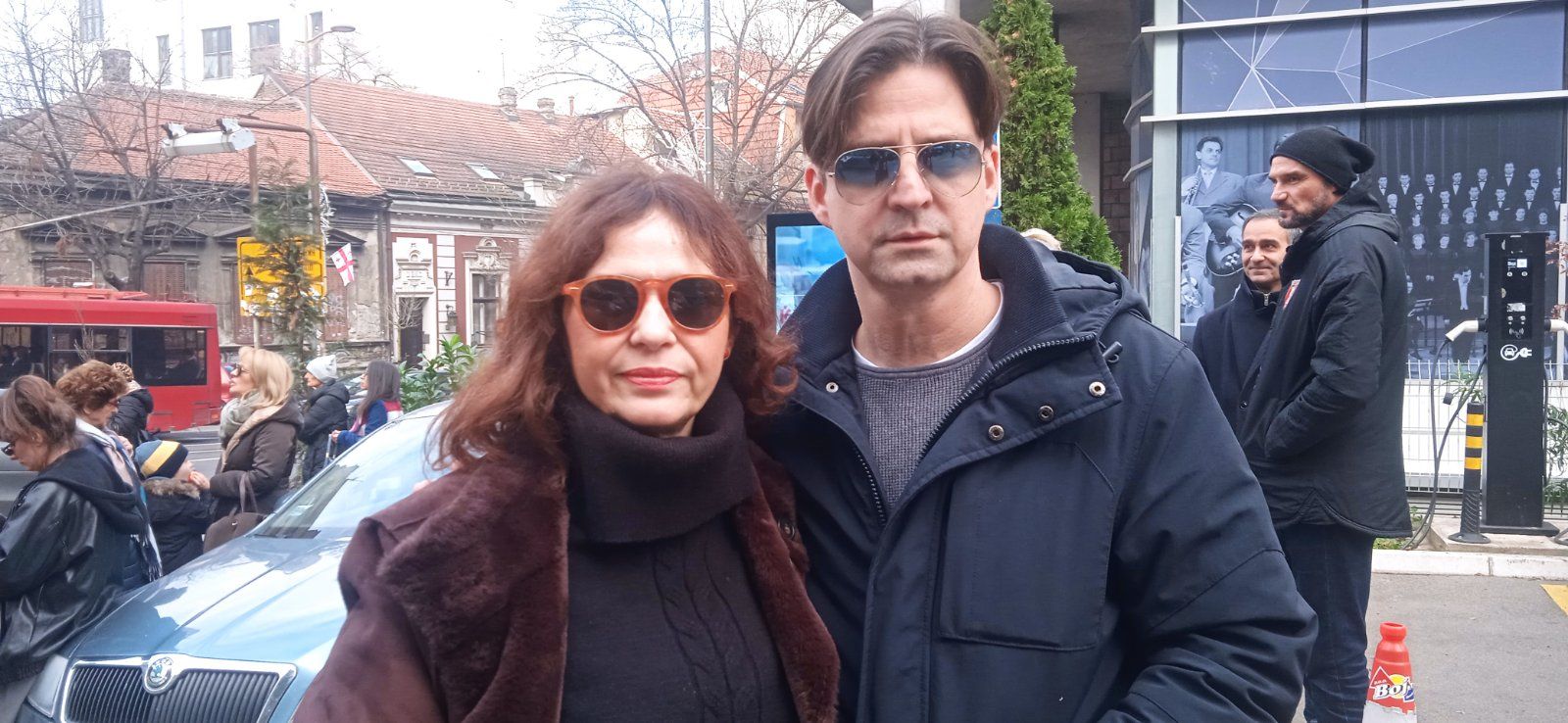 "Danas" na protestu glumaca ispred RTS-a zbog DUNP-a: Novi Pazar je pokazna vežba za obračun sa univerzitetima (FOTO; VIDEO) 3 "Danas" na protestu glumaca ispred RTS-a zbog DUNP-a: Novi Pazar je pokazna vežba za obračun sa univerzitetima (FOTO; VIDEO) 3