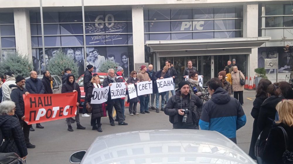 DUNP-aj do slobode“: Glumci ispred RTS-a podržali studente i pozvali sve 21. decembra u Novi Pazar 10