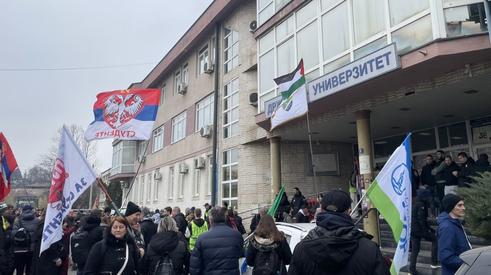 (BLOG) Protest studenata u Novom Pazaru, kolone ljudi kreću ka Univerzitetu 5