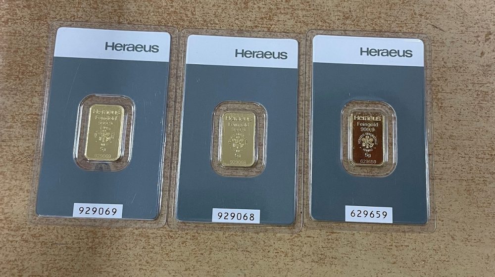 Carinici sprečili šverc srebrnjaka i zlatnih pločica 1