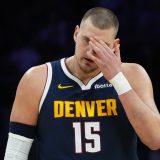 Prve reakcije iz Denvera nisu optimistične nakon što je saigrač teško povredio Nikolu Jokića (VIDEO) 6